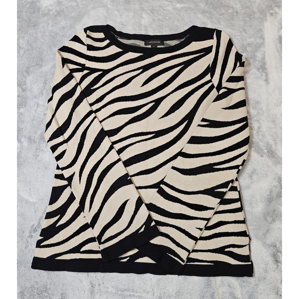 Ann Taylor Women's Tiger Stripe Long Sleeve Top Size Medium Cream/Black